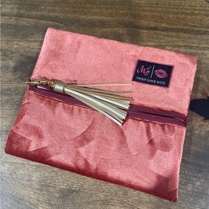 Small Vevet MakeUp Junkie